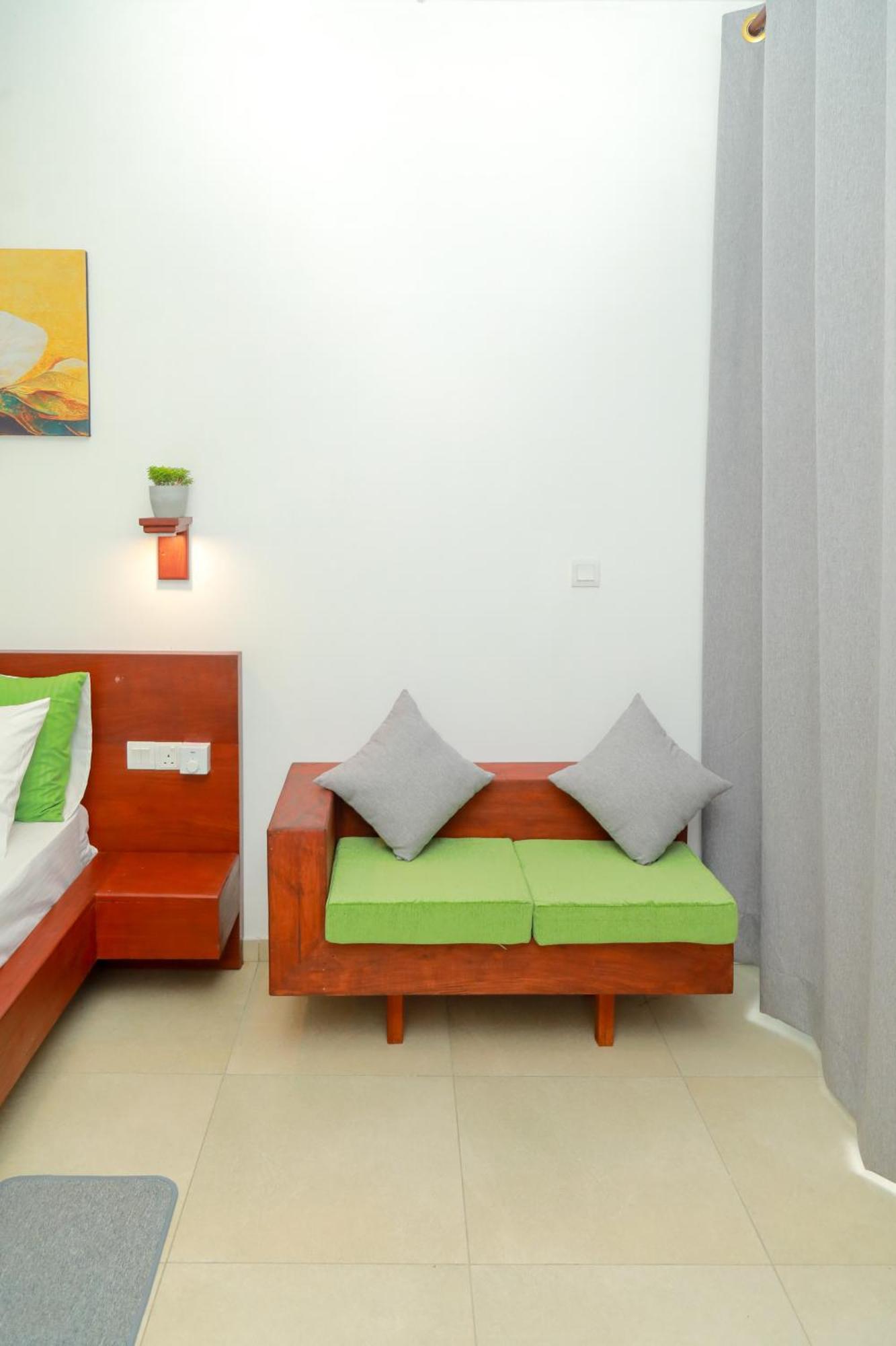 Traveller'S Hotel Hikkaduwa Exterior photo