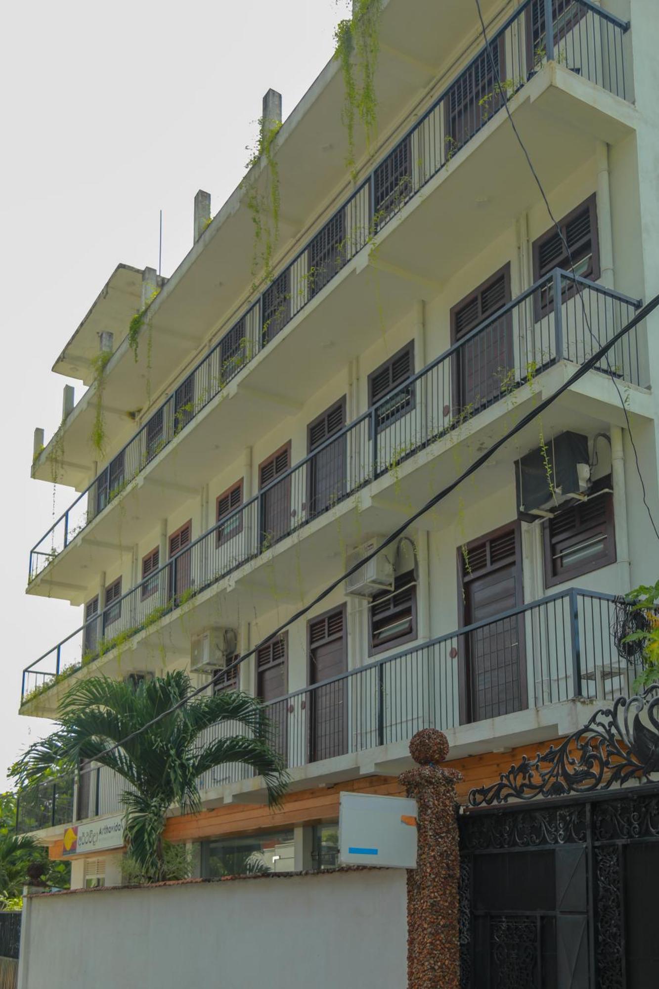 Traveller'S Hotel Hikkaduwa Exterior photo