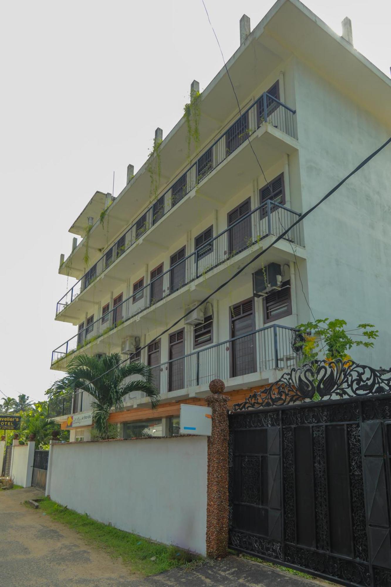 Traveller'S Hotel Hikkaduwa Exterior photo