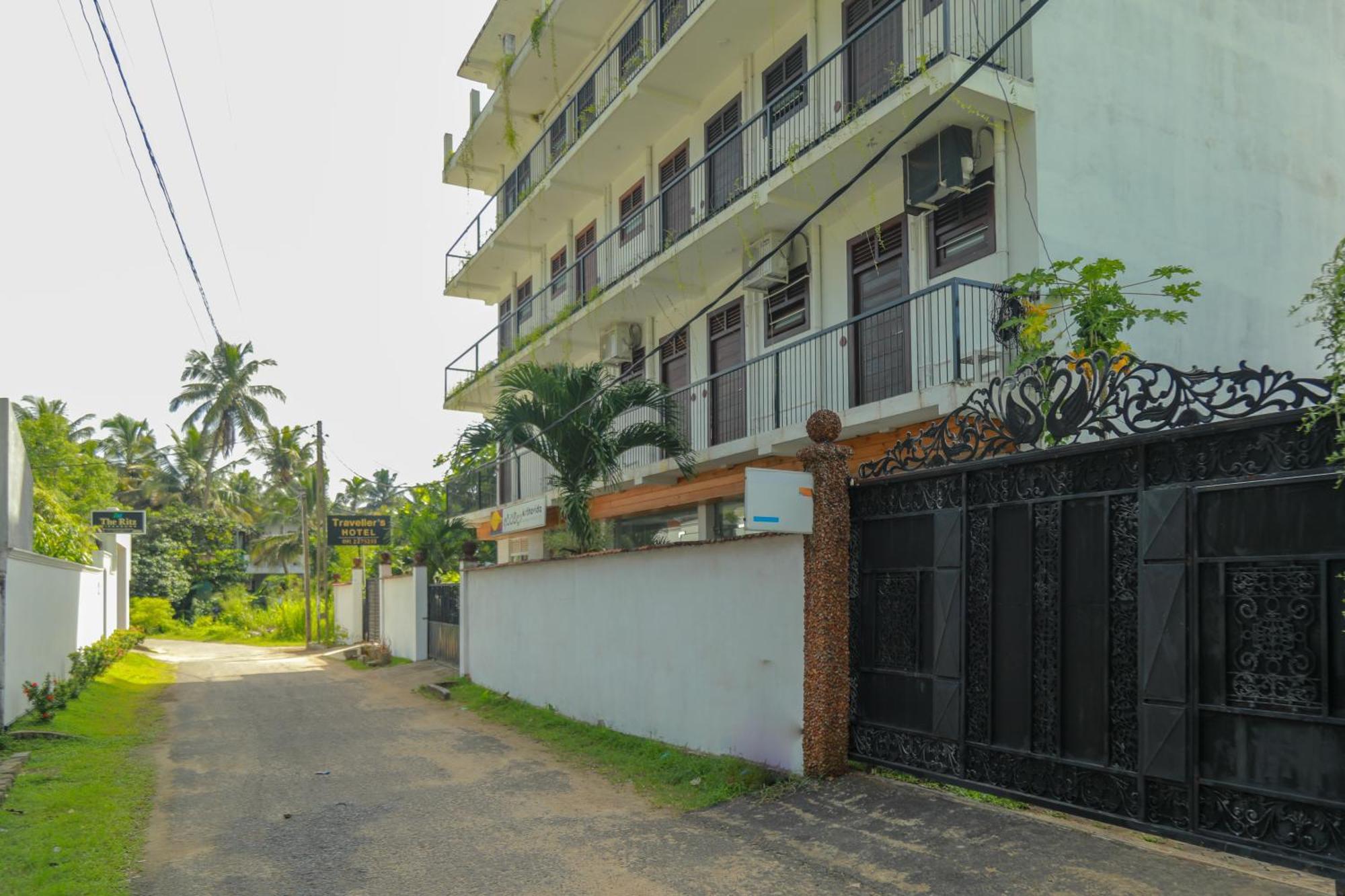 Traveller'S Hotel Hikkaduwa Exterior photo