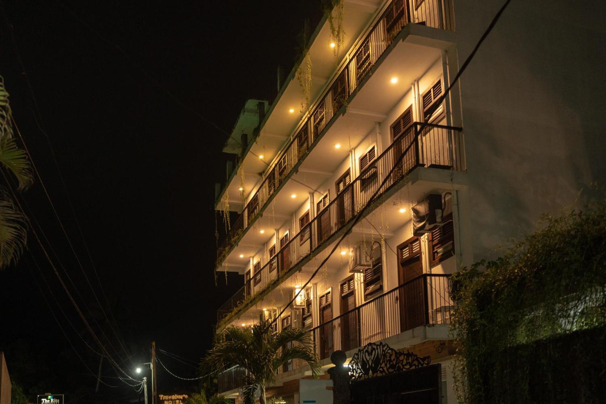 Traveller'S Hotel Hikkaduwa Exterior photo