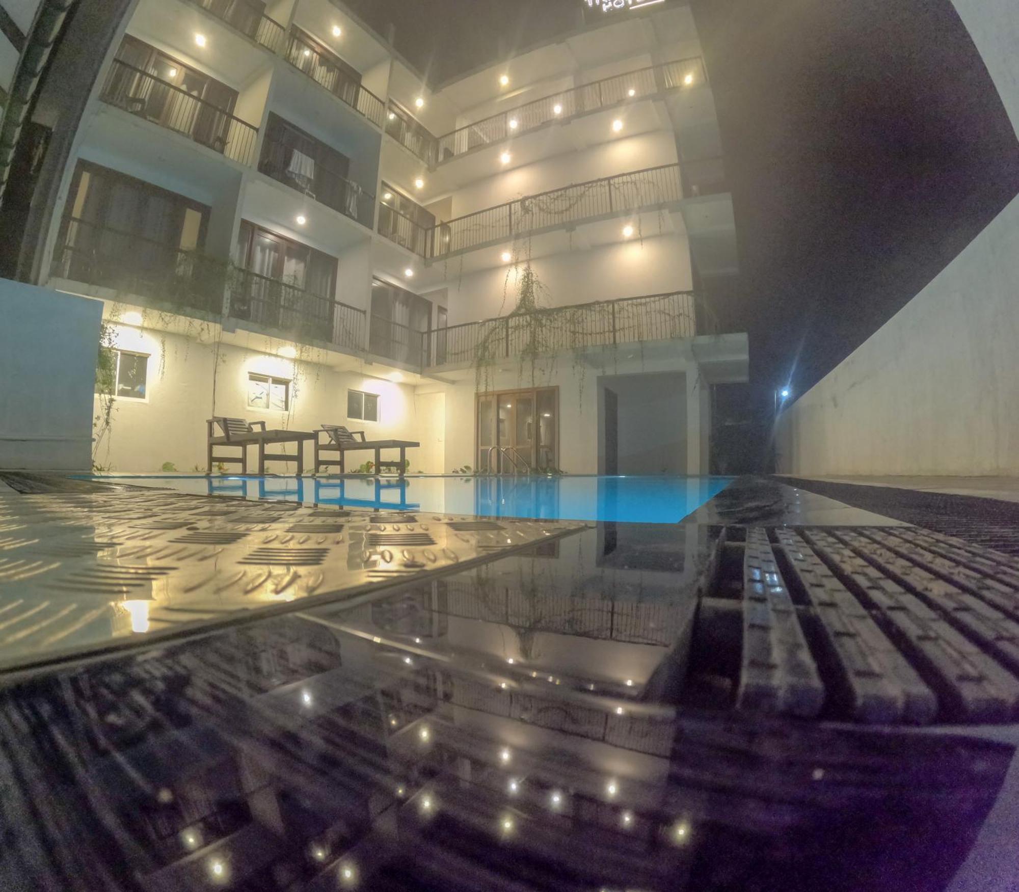 Traveller'S Hotel Hikkaduwa Exterior photo